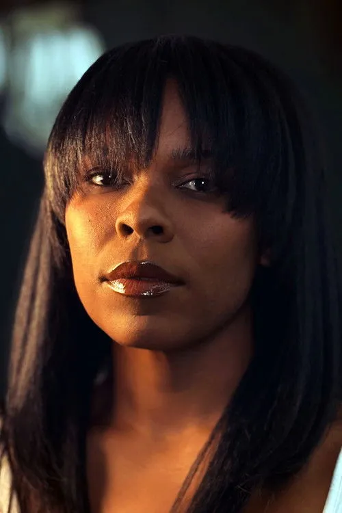 Chazitear Martin interpretando a Saniya