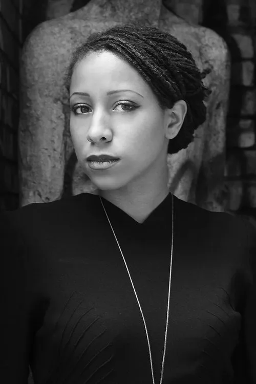 Ché Aimee Dorval interpretando a 