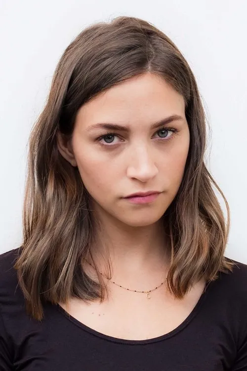 Chelsea Edge interpretando a Tobi Neuman