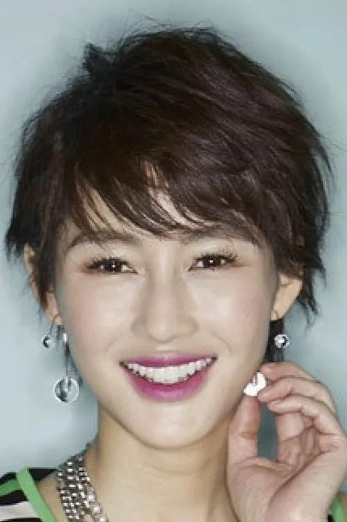 Chen Ran interpretando a Alison