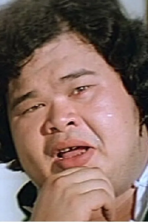 Cheng Fu-Hung interpretando a 