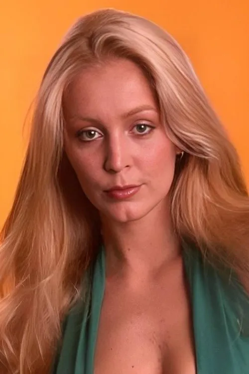 Cheryl Rixon interpretando a Ms. Eversman