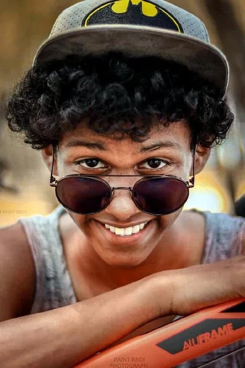 Chethan Jayalal interpretando a Guppy