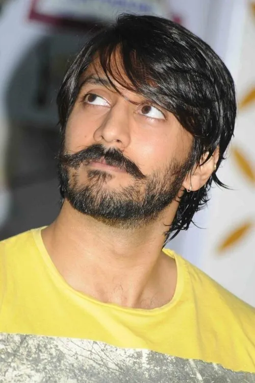 Chethan Kumar interpretando a Satya aka Satyamurthy