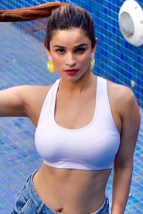 Chetna Pande — personaje: Priyanka Aluwalia