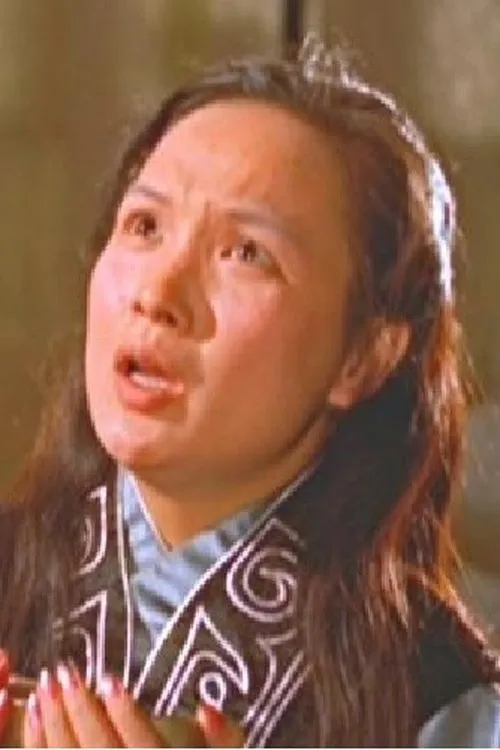 Cheung Chui-Ying interpretando a Hu Pei-Lan