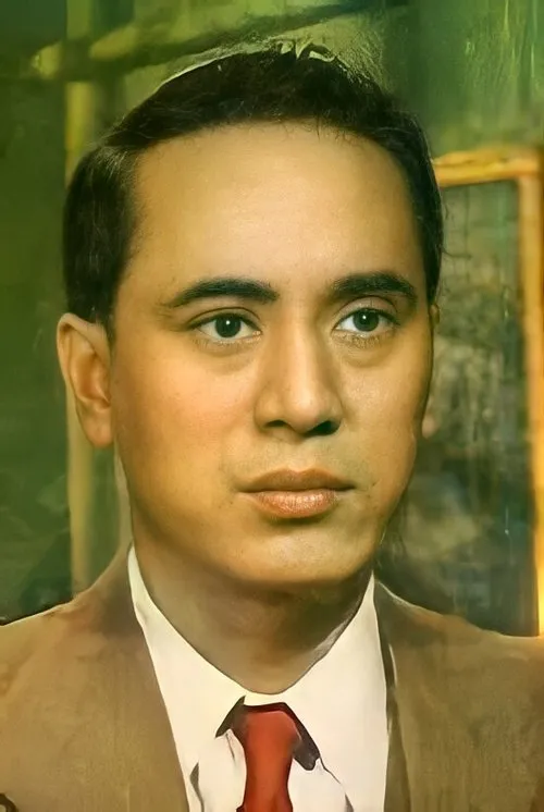 Cheung Wood-Yau interpretando a ???