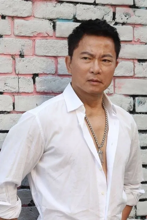 Chi Kuan-Chun interpretando a 