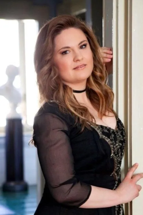 Chiara Isotton interpretando a Pisana