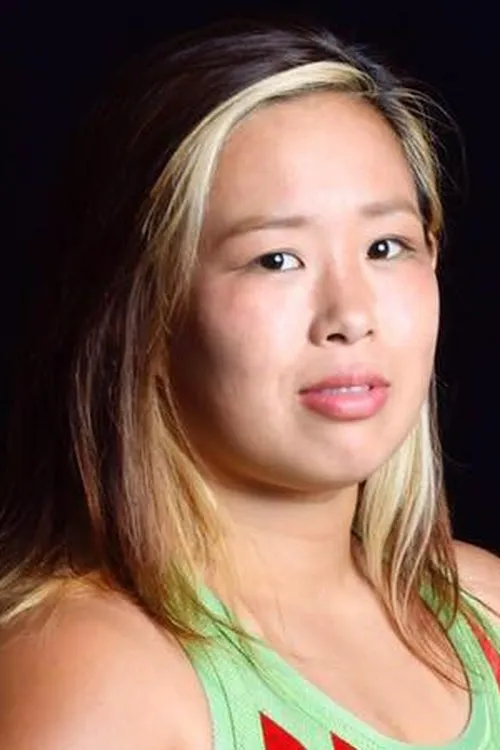 Chihiro Hashimoto interpretando a 