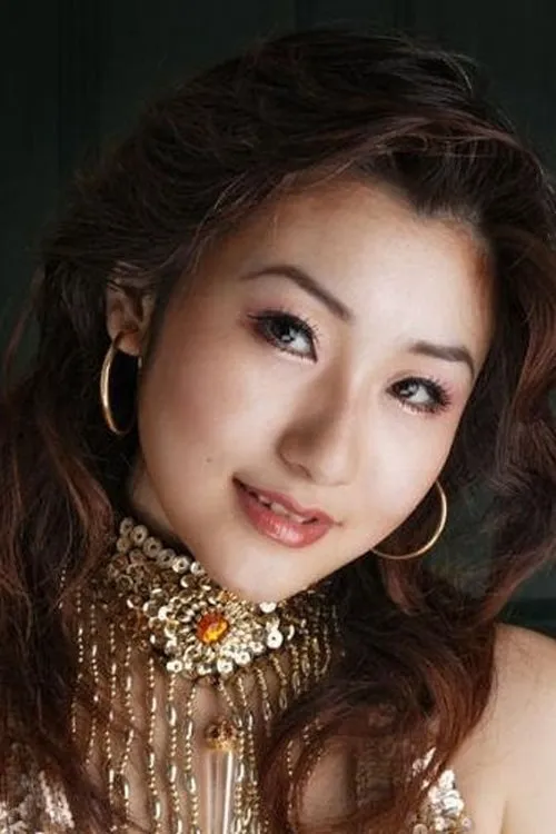 Chihiro Koganezaki interpretando a Gold