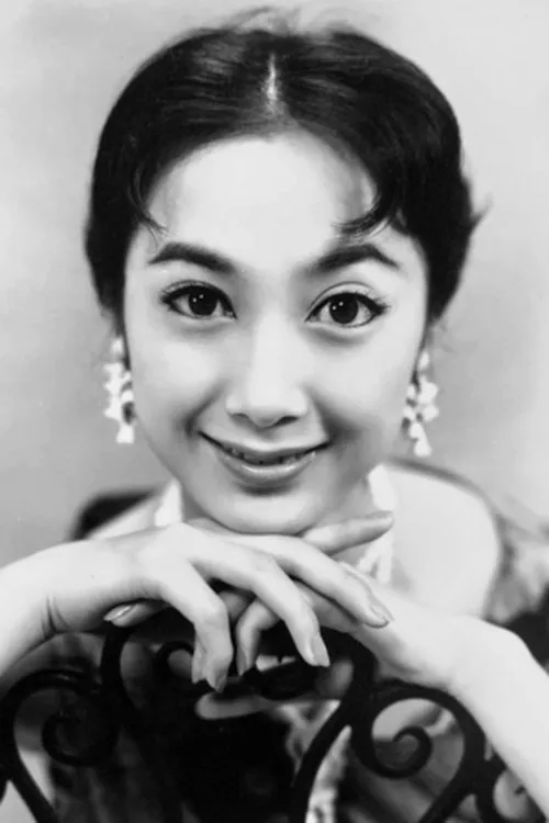 Chikage Oogi interpretando a 