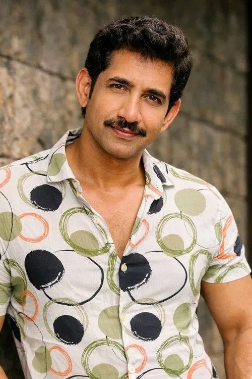 Chinthaka Kulathunga interpretando a Mahesh
