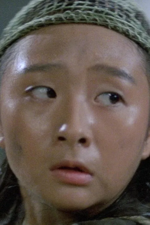 Chiu Man-Yan interpretando a Xiao Mei