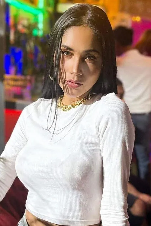 Eh Phuthong ha trabajado con Chiva Pech en 1 ocasiones