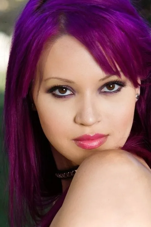 Chloe Cane interpretando a (archive footage)