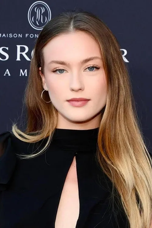 Amanda Jones ha trabajado con Chloe Rose Robertson en 1 ocasiones