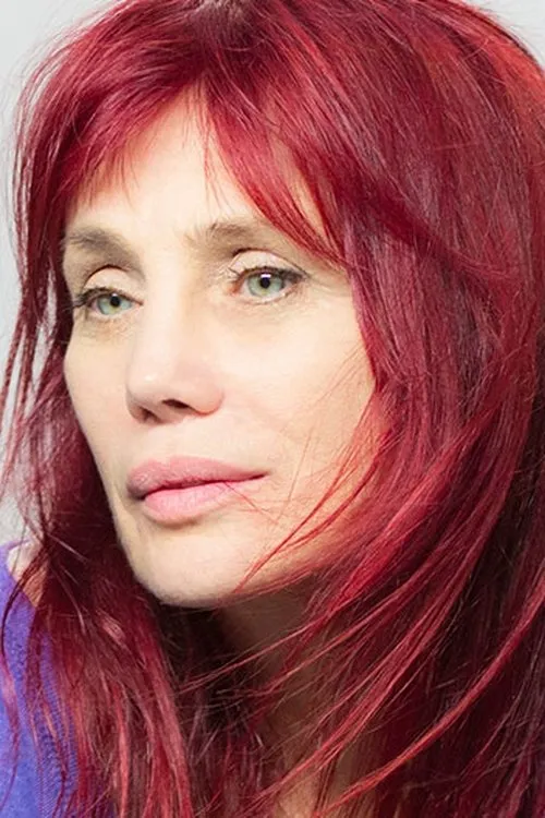 Chloé Sainte-Marie interpretando a Yoyo