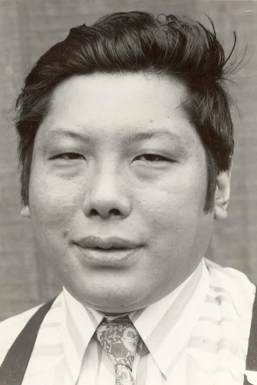 Gesar Mukpo ha trabajado con Chögyam Trungpa en 1 ocasiones