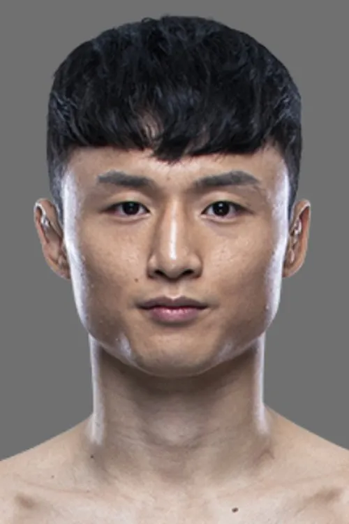 Choi Doo-ho interpretando a Self