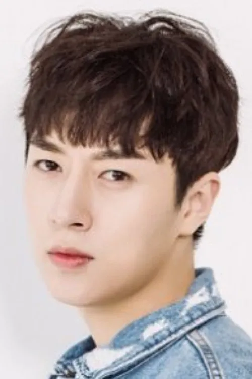 Choi Seo Hyuk — personaje: Baek Jin Wook