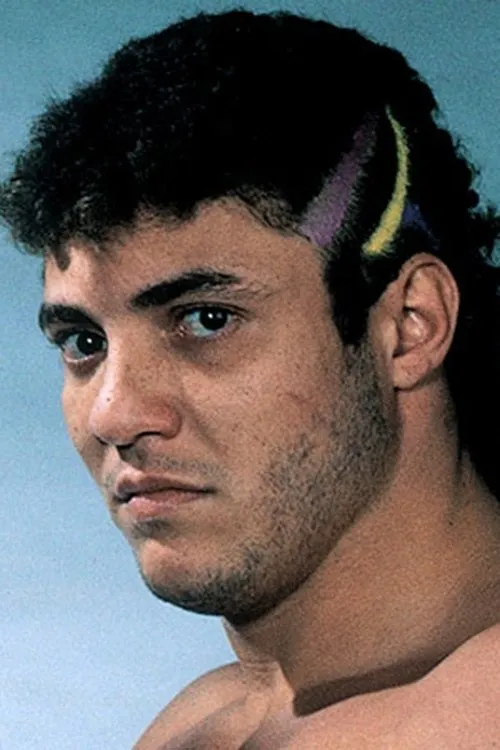 Chris Ashford-Smith interpretando a Chris Champion