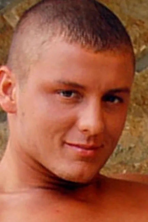 Chris Cameron interpretando a 