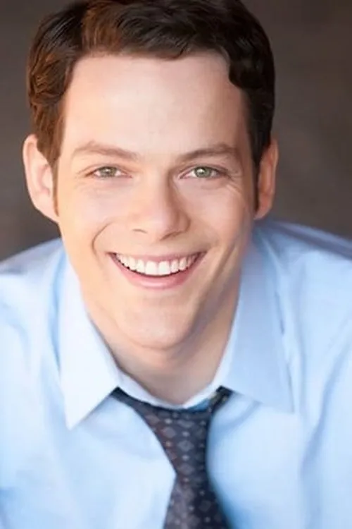 Chris Cook interpretando a Glenn Pritchard