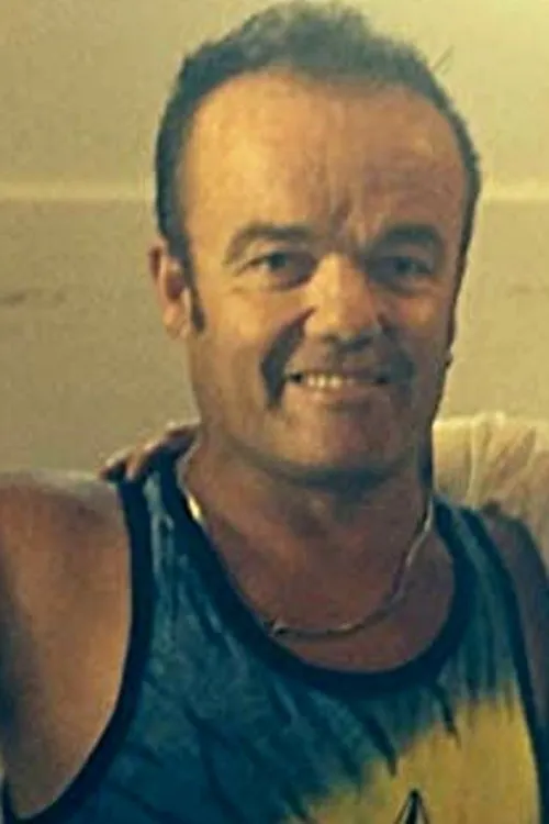 Lee James ha trabajado con Chris Cruickshanks en 1 ocasiones