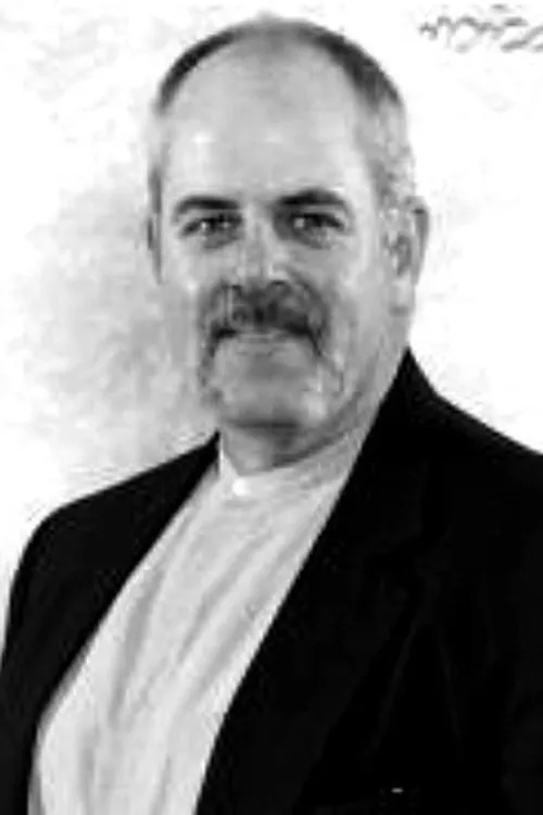 Chris Fry interpretando a Creepy Old Man