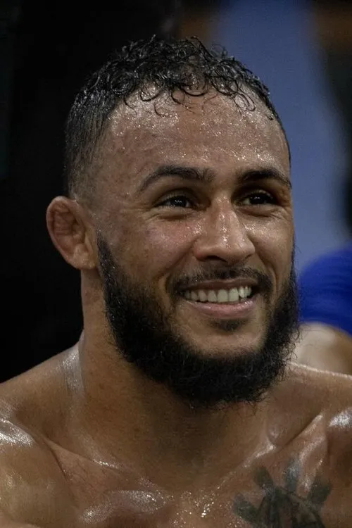 Chris Gonzalez interpretando a Himself