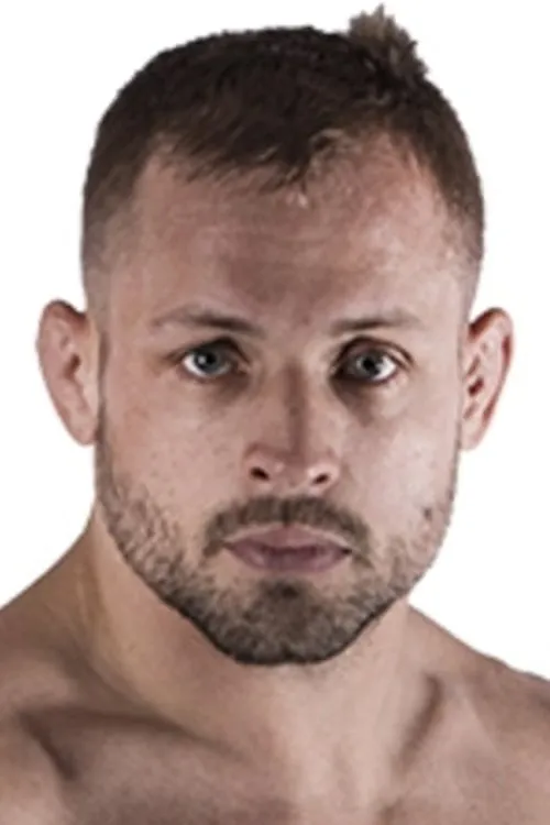 Chris Honeycutt interpretando a Self