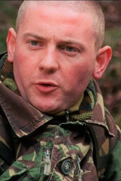 Chris Robson interpretando a Pvt. Joe Kirkley