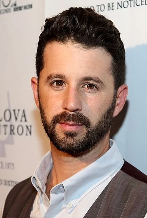 Luke Mones ha trabajado con Chris Romano en 1 ocasiones