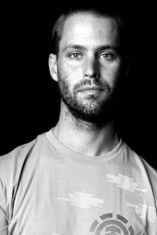 Chris Senn interpretando a Himself