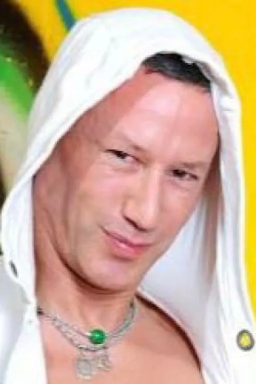 Joe Bexter ha trabajado con Chris Tee en 5 ocasiones