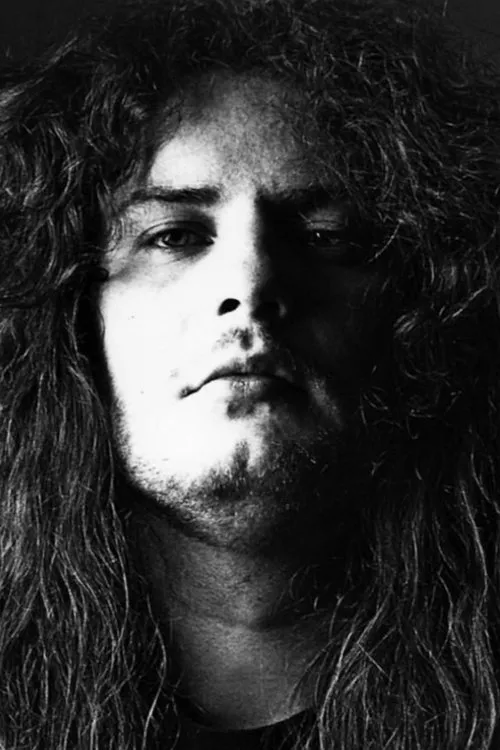 Chris Witchhunter interpretando a Self