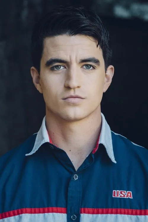 Chris Yates interpretando a Wes