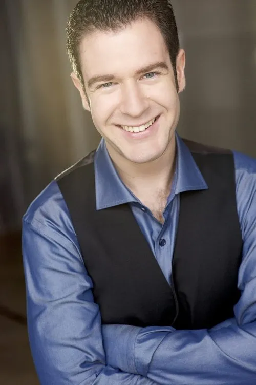 Chris Yeschenko interpretando a Larry