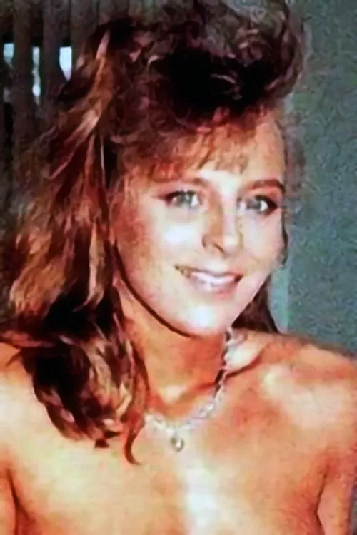 Chrissy Ann interpretando a Eve