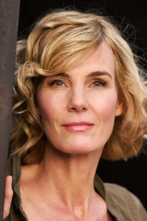 Chrissy Schulz interpretando a Silke Klever