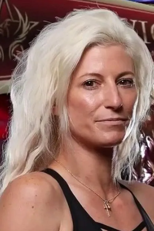 Josee Storts ha trabajado con Chrissy Yandolli en 1 ocasiones