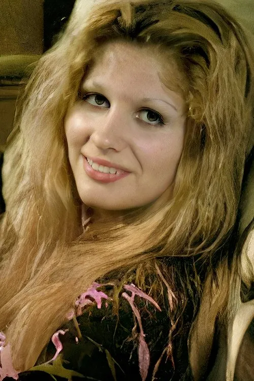 Christa Barrymore interpretando a Christa