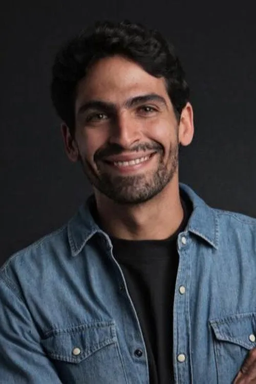 Christian Álvarez interpretando a Teniente Gómez