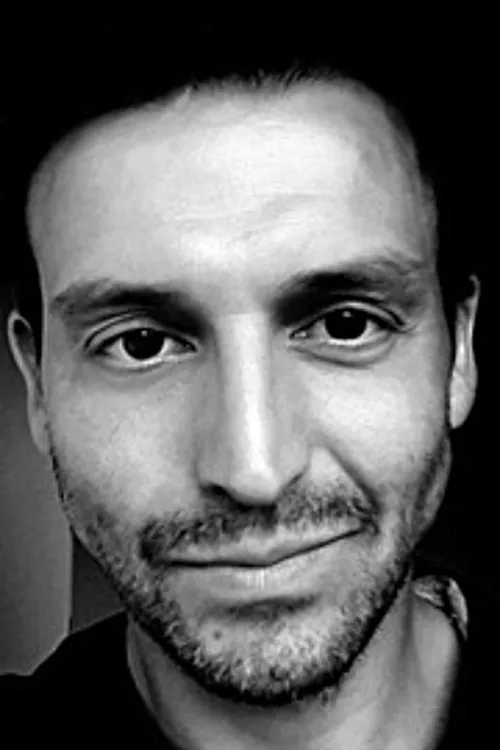 Christian Bronchart interpretando a The flower guy