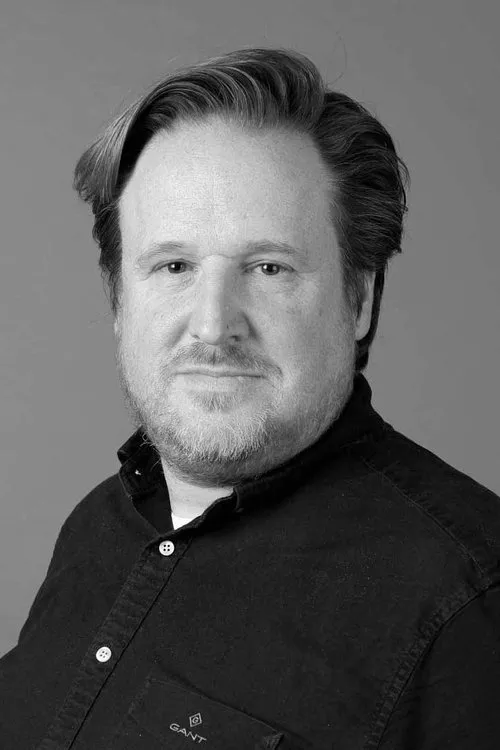 Christian Manz interpretando a Self