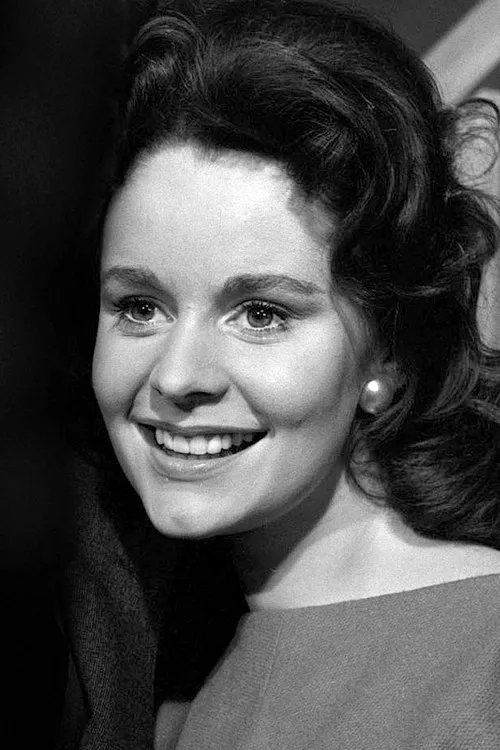 Christina Gregg interpretando a Karon