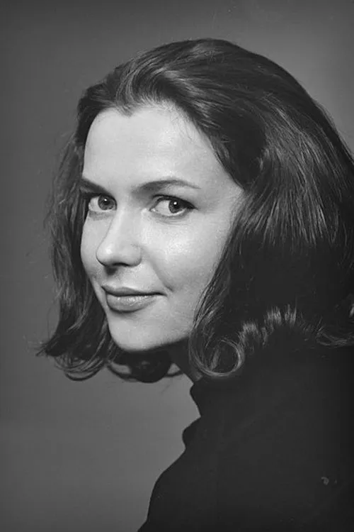 Christina Indrenius-Zalewski interpretando a Gunvor Rosenbögel