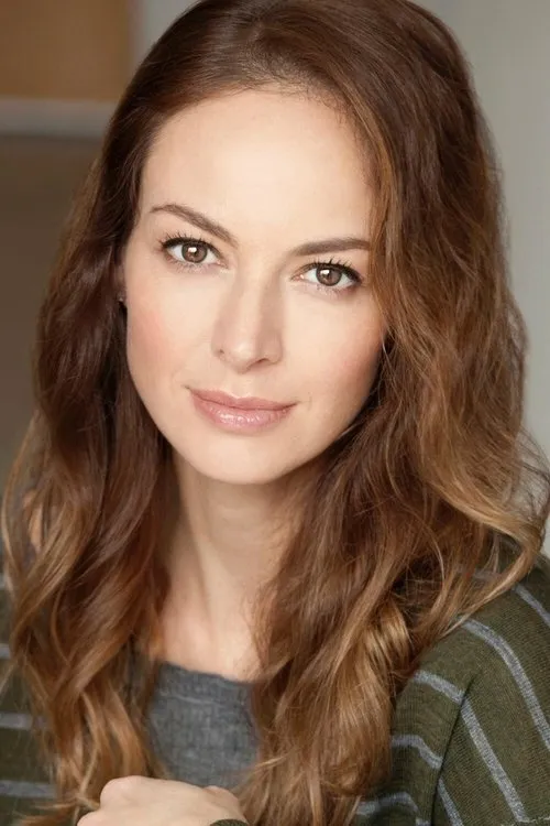 Christine Tizzard interpretando a Receptionist