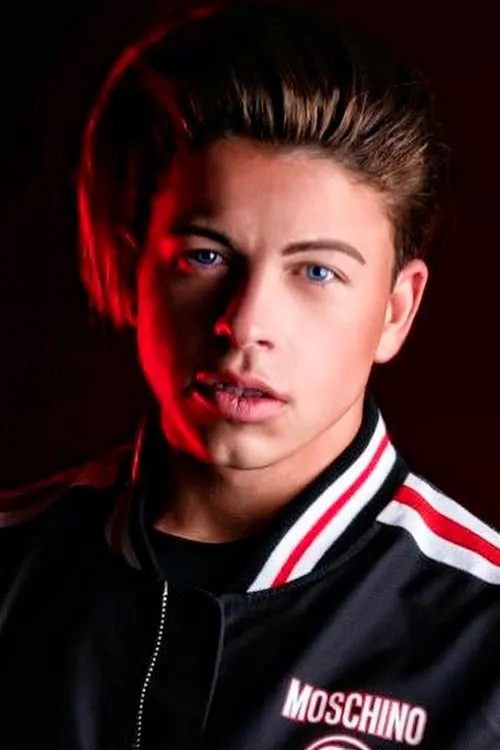 Christofer Mateo — personaje: Self - Contestant